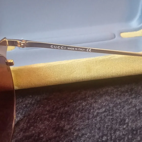 😎 Gucci Cat Eye Sunglasses Red Gold EUC - Picture 8 of 9